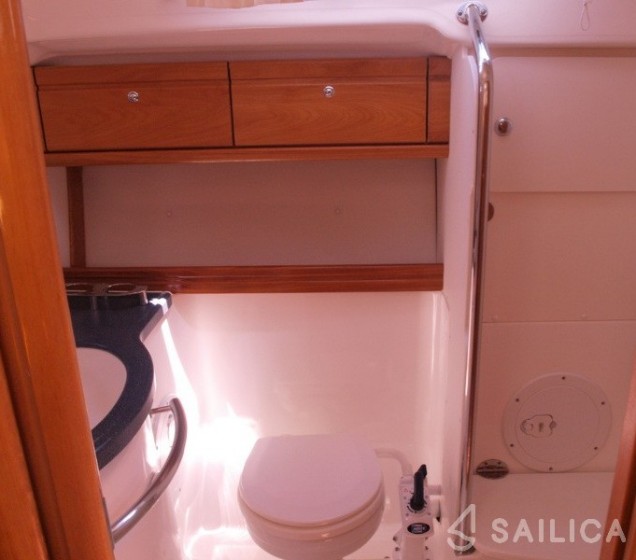 Bavaria 42 - Yacht Charter Sailica