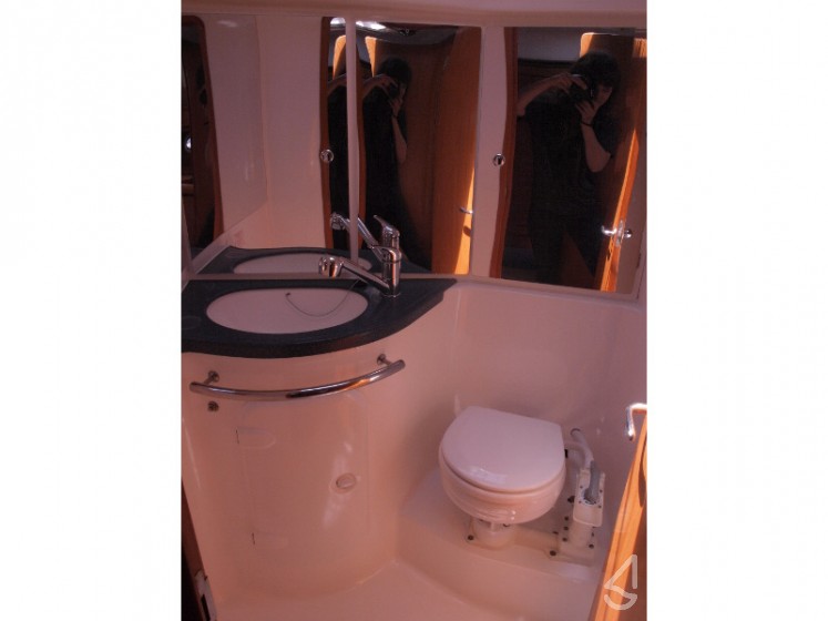 Bavaria 42 - Yacht Charter Sailica