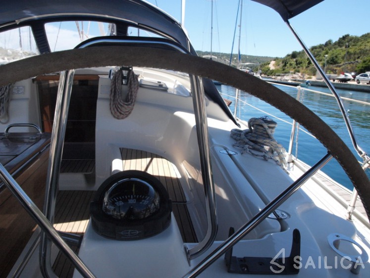 Bavaria 42 - Yacht Charter Sailica