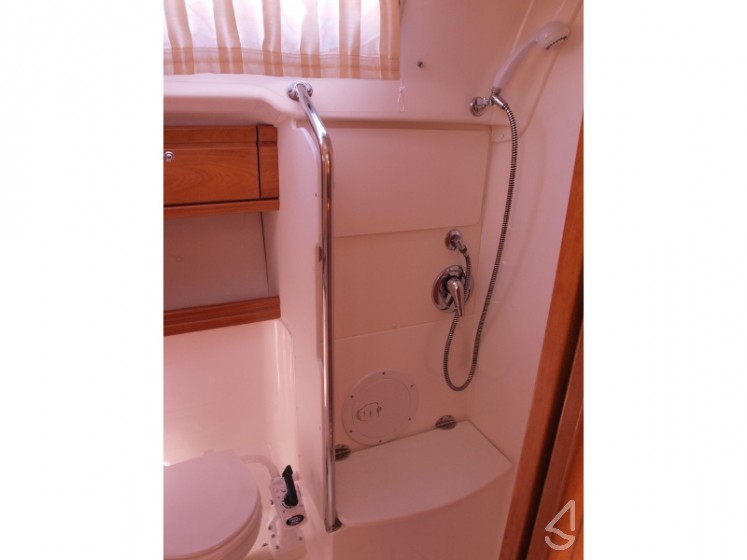 Bavaria 42 - Yacht Charter Sailica