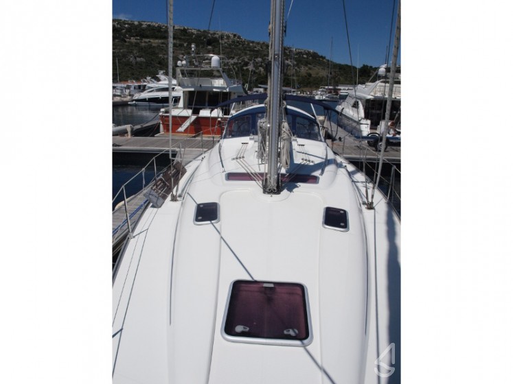 Bavaria 42 - Yacht Charter Sailica
