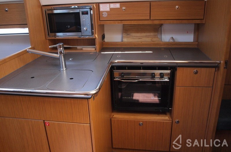 Bavaria 36 Cruiser - Yacht Charter Sailica