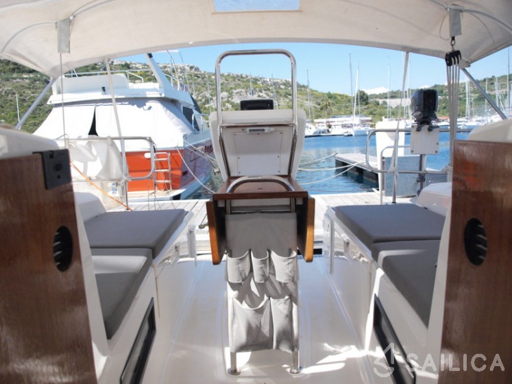 Bavaria 36 Cruiser - Yacht Charter Sailica