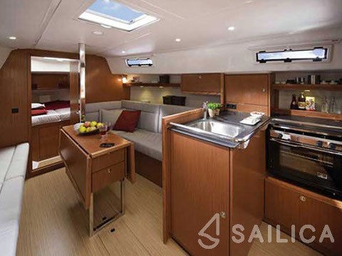 Bavaria 32 - Yacht Charter Sailica