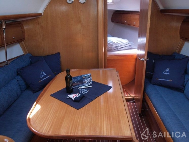 Bavaria 32 - Yacht Charter Sailica