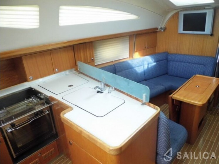 Elan 384 Impression - Yacht Charter Sailica