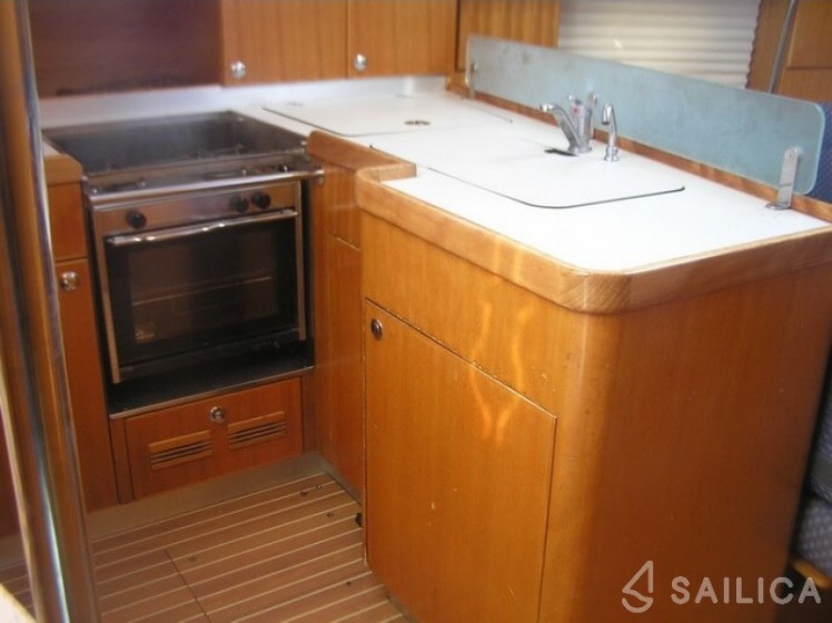 Elan 384 Impression - Yacht Charter Sailica
