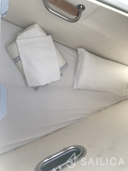 Helia 44 - Yacht Charter Sailica