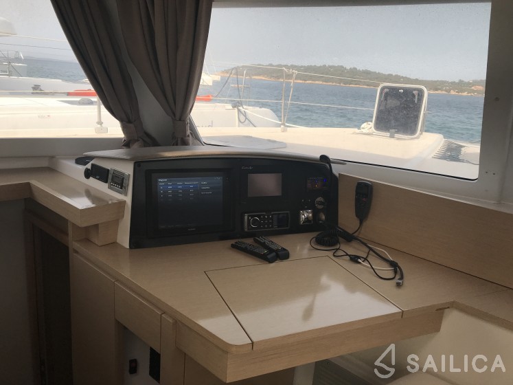 Helia 44 - Yacht Charter Sailica