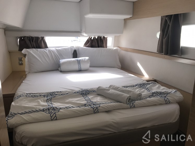Helia 44 - Yacht Charter Sailica