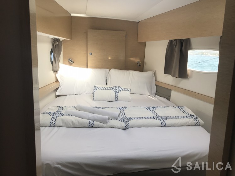 Helia 44 - Yacht Charter Sailica