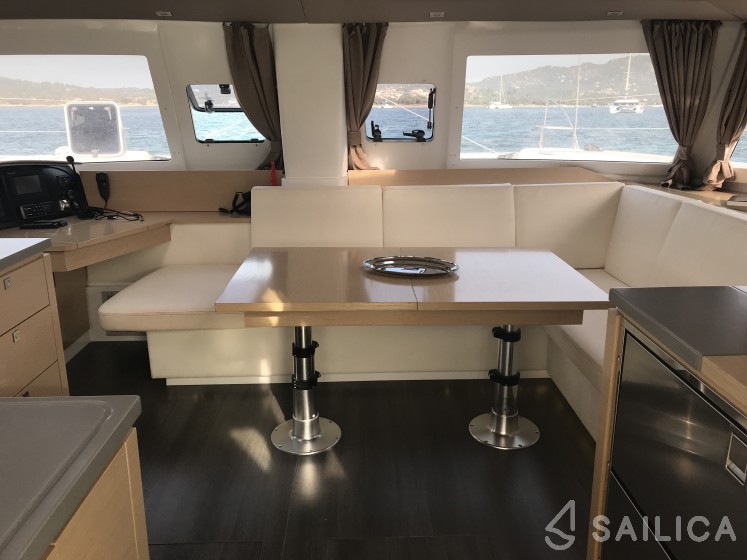 Helia 44 - Yacht Charter Sailica