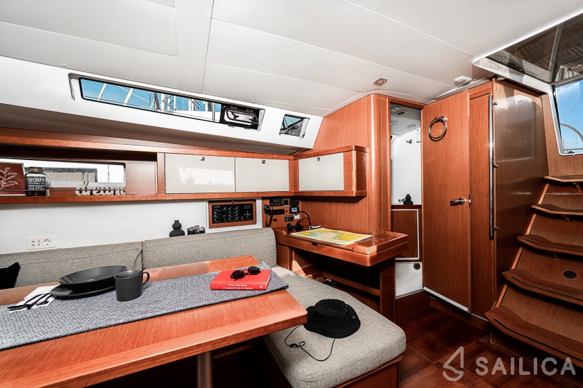Oceanis 45 - Yacht Charter Sailica