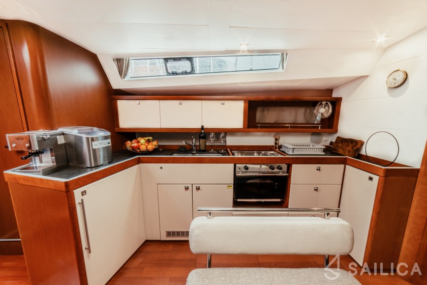 Oceanis 45 - Yacht Charter Sailica