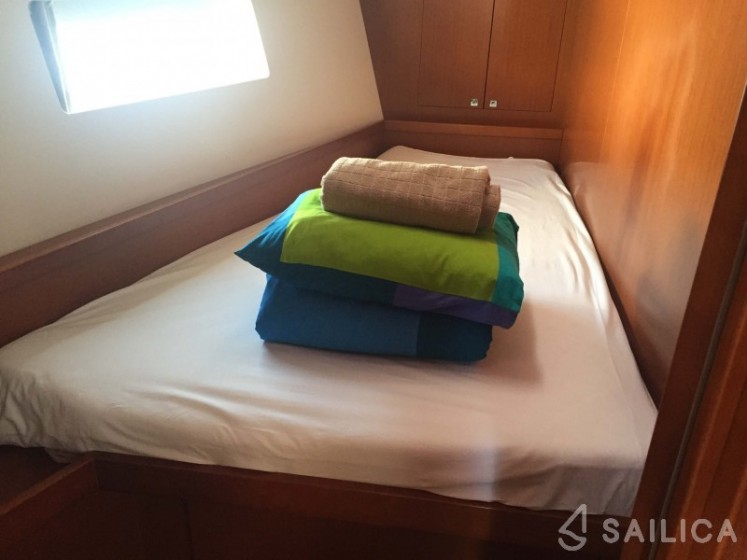 Oceanis 45 - Yacht Charter Sailica