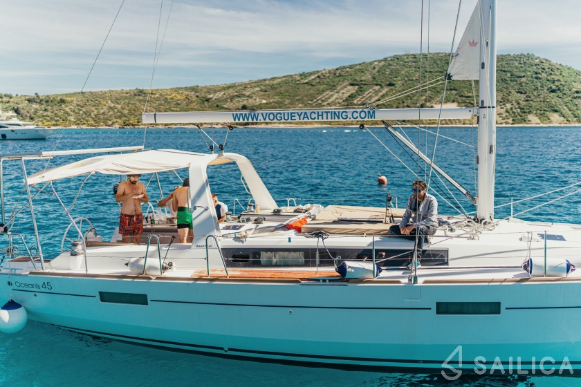 Oceanis 45 - Yacht Charter Sailica