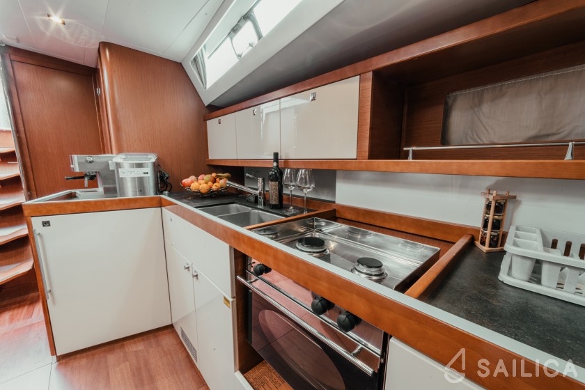 Oceanis 45 - Yacht Charter Sailica