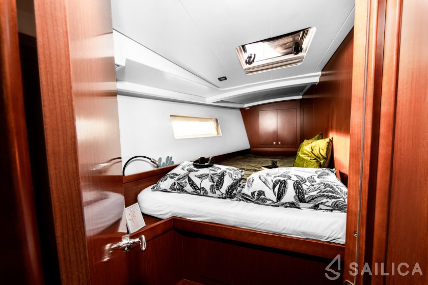 Oceanis 45 - Yacht Charter Sailica