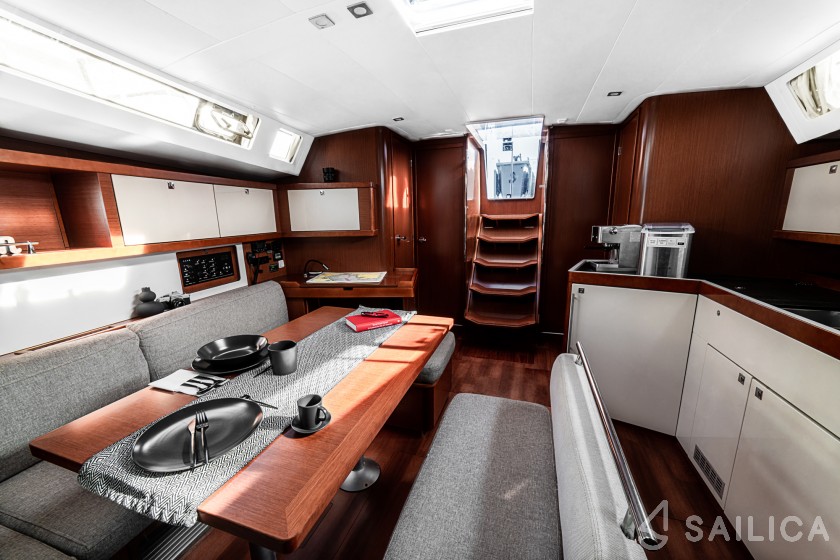 Oceanis 45 - Yacht Charter Sailica