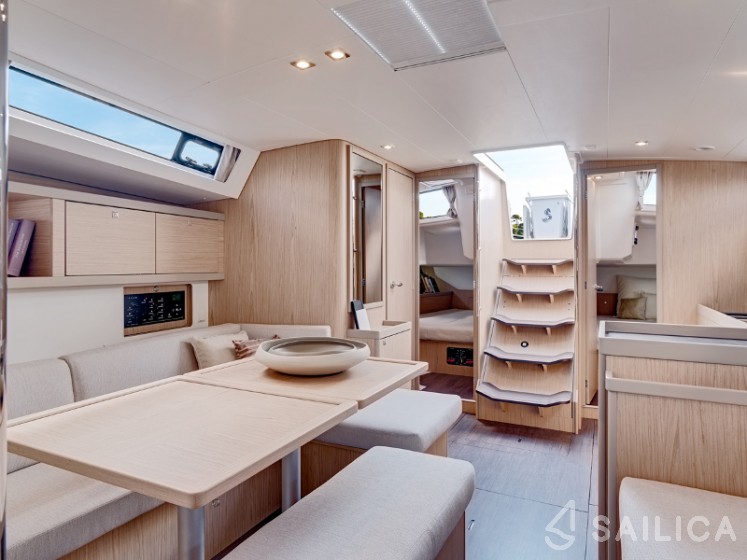 Oceanis 45 - Yacht Charter Sailica