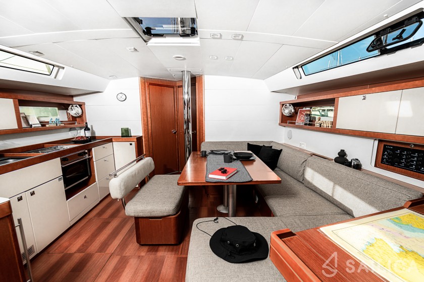Oceanis 45 - Yacht Charter Sailica