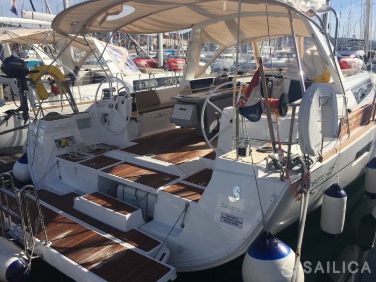 Oceanis 45 - Yacht Charter Sailica
