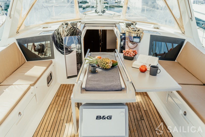 Oceanis 45 - Yacht Charter Sailica