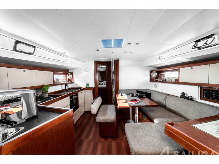 Oceanis 45 - Yacht Charter Sailica