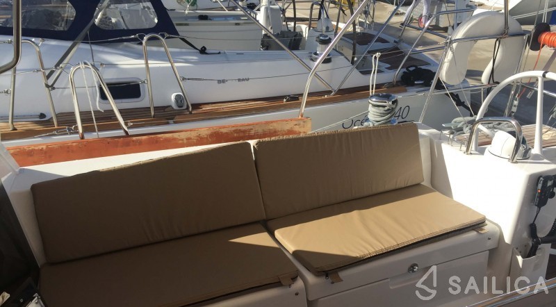 Oceanis 45 - Yacht Charter Sailica