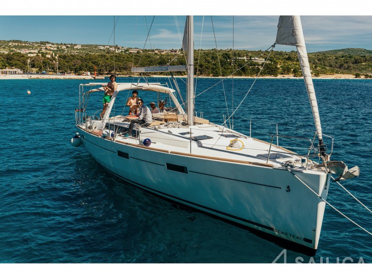 Oceanis 45 - Yacht Charter Sailica
