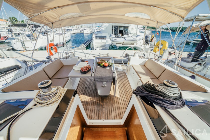 Oceanis 45 - Yacht Charter Sailica