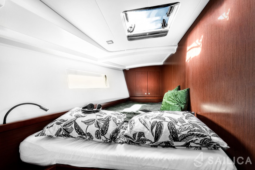 Oceanis 45 - Yacht Charter Sailica