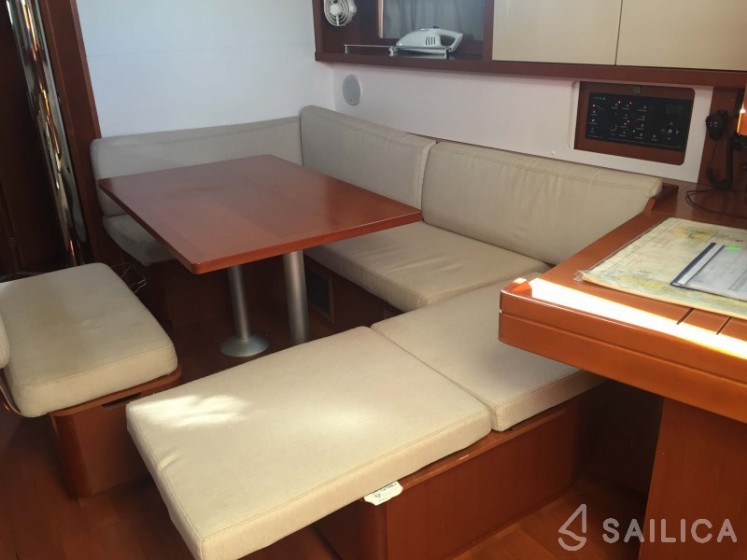 Oceanis 45 - Yacht Charter Sailica