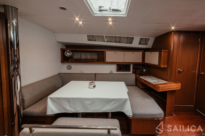 Oceanis 45 - Yacht Charter Sailica