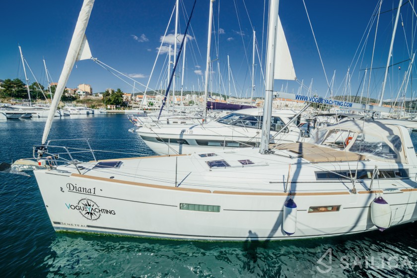 Oceanis 45 - Yacht Charter Sailica