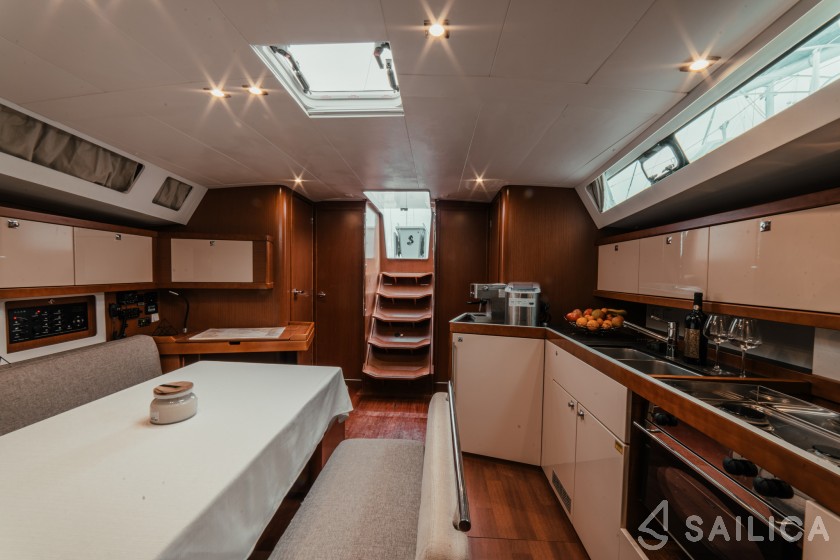 Oceanis 45 - Yacht Charter Sailica