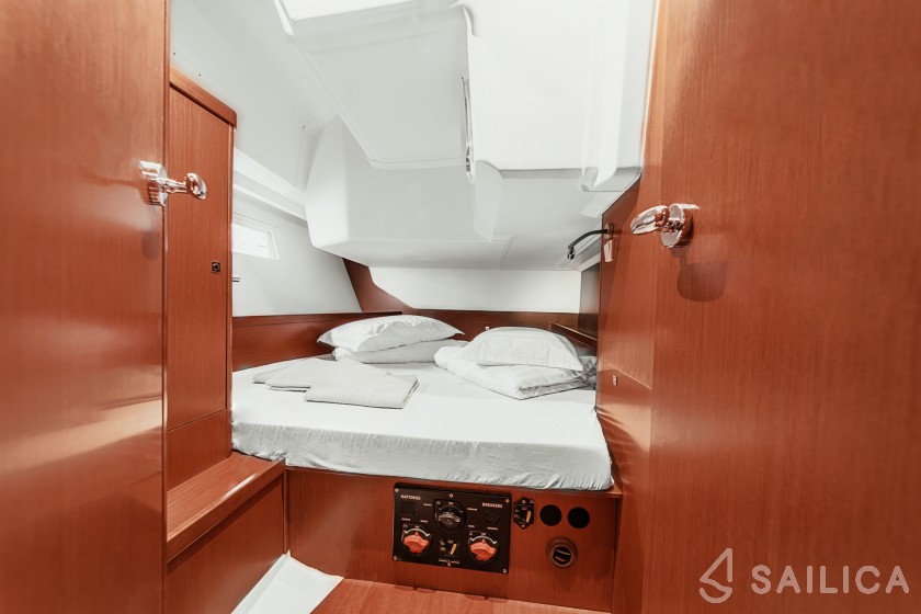 Oceanis 45 - Yacht Charter Sailica