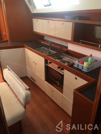 Oceanis 45 - Yacht Charter Sailica