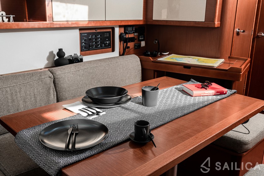 Oceanis 45 - Yacht Charter Sailica