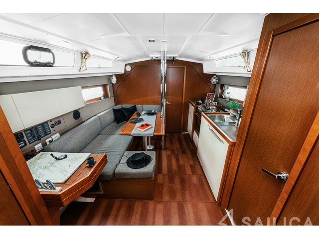 Oceanis 38 - Yacht Charter Sailica