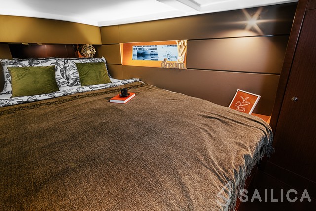Oceanis 38 - Yacht Charter Sailica