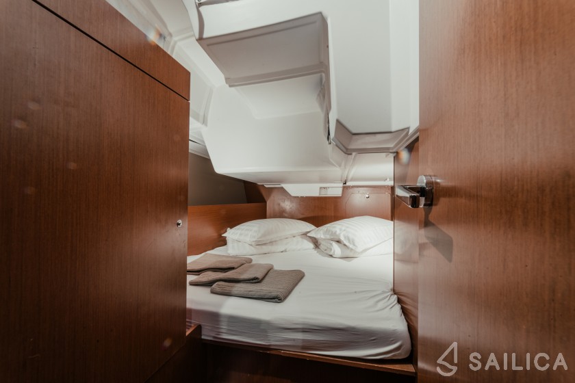Oceanis 38 - Yacht Charter Sailica