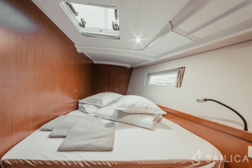 Oceanis 38 - Yacht Charter Sailica