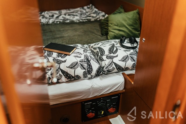 Oceanis 38 - Yacht Charter Sailica