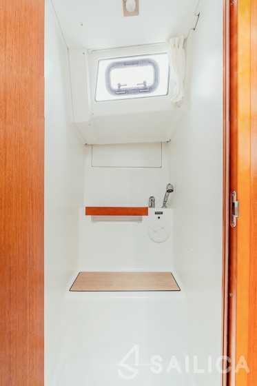 Oceanis 38 - Yacht Charter Sailica
