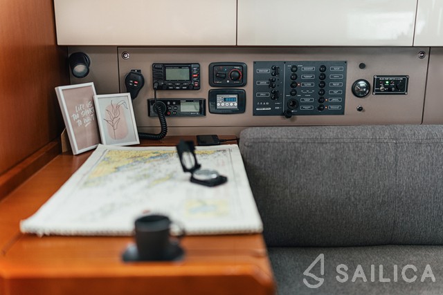 Oceanis 38 - Yacht Charter Sailica
