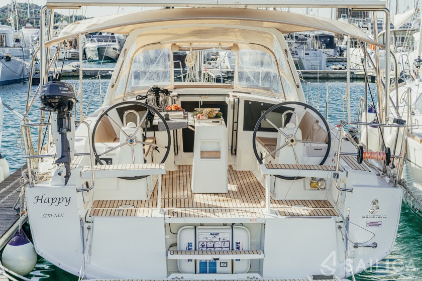 Oceanis 38 - Yacht Charter Sailica