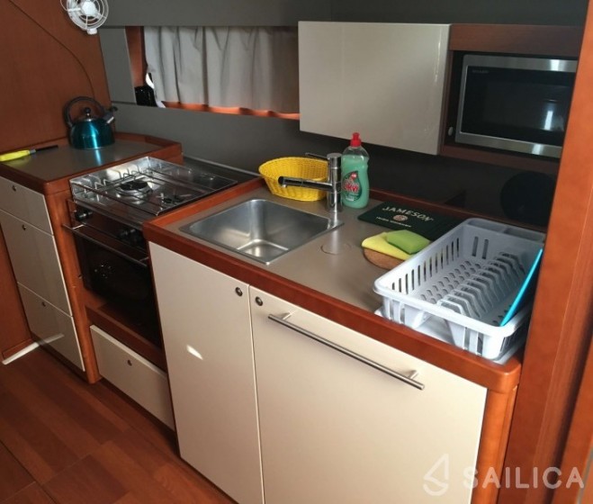 Oceanis 38 - Yacht Charter Sailica