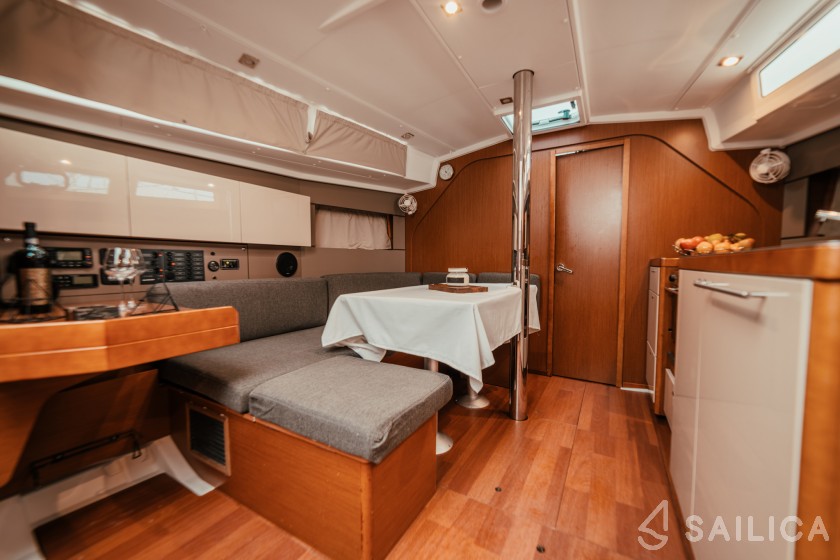 Oceanis 38 - Yacht Charter Sailica