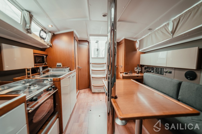 Oceanis 38 - Yacht Charter Sailica